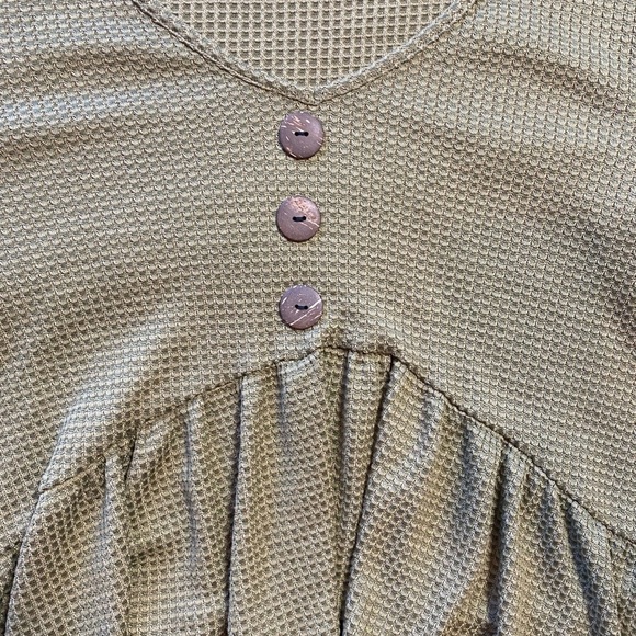 green waffle knit long-sleeved peplum top with bell sleeves - Picture 4 of 7